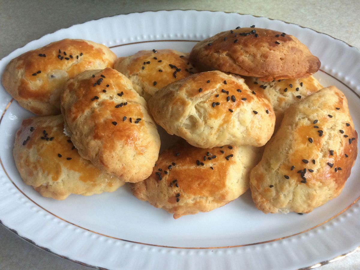 Soğanlı Poğaça tarifi görseli