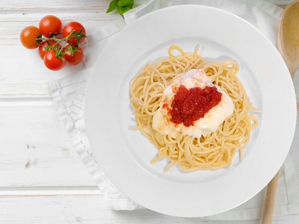 Pasta with Tomato Sauce and Garlic Yogurt recipe photo