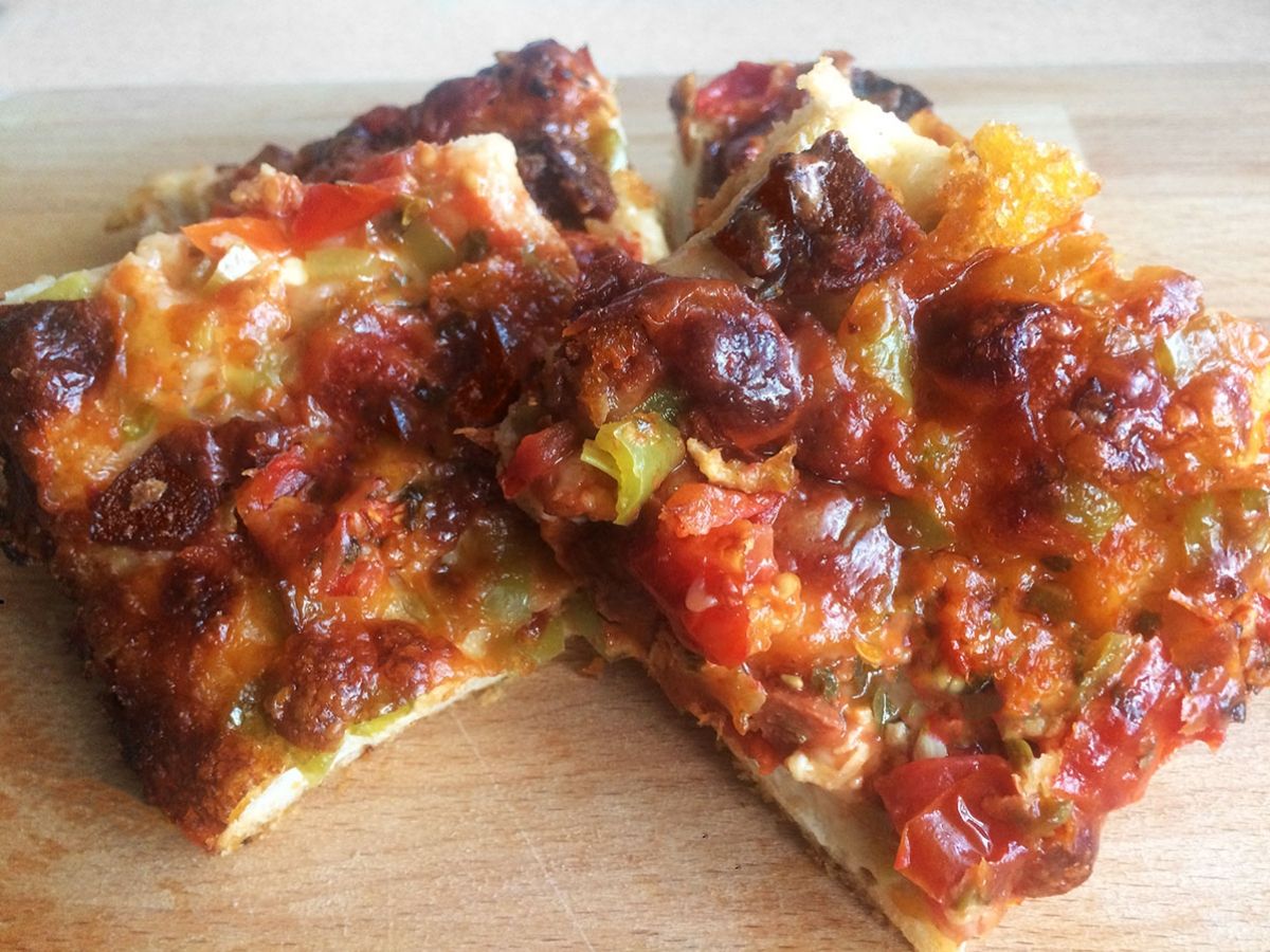 Sucuklu Yalancı Pizza tarifi görseli