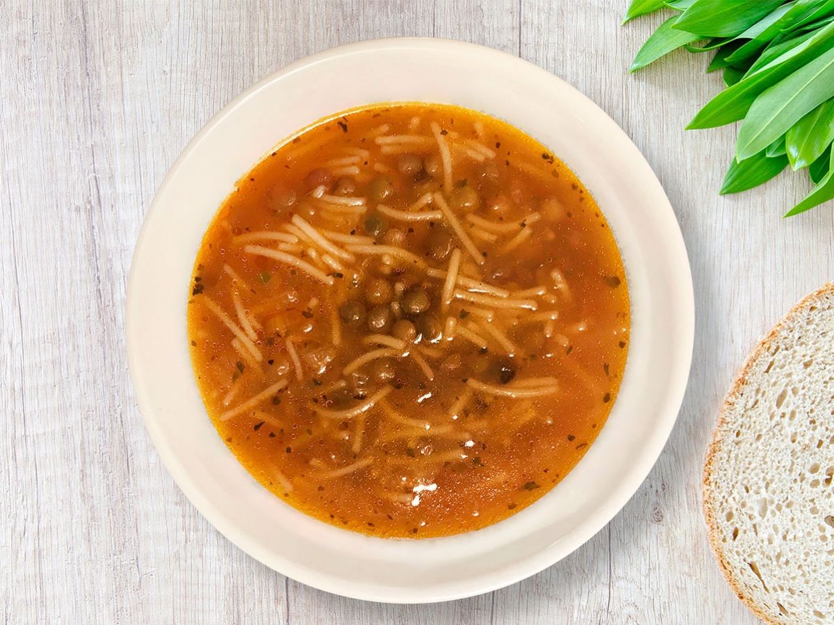 Tel Şehriyeli Yeşil Mercimek Çorbası tarifi görseli