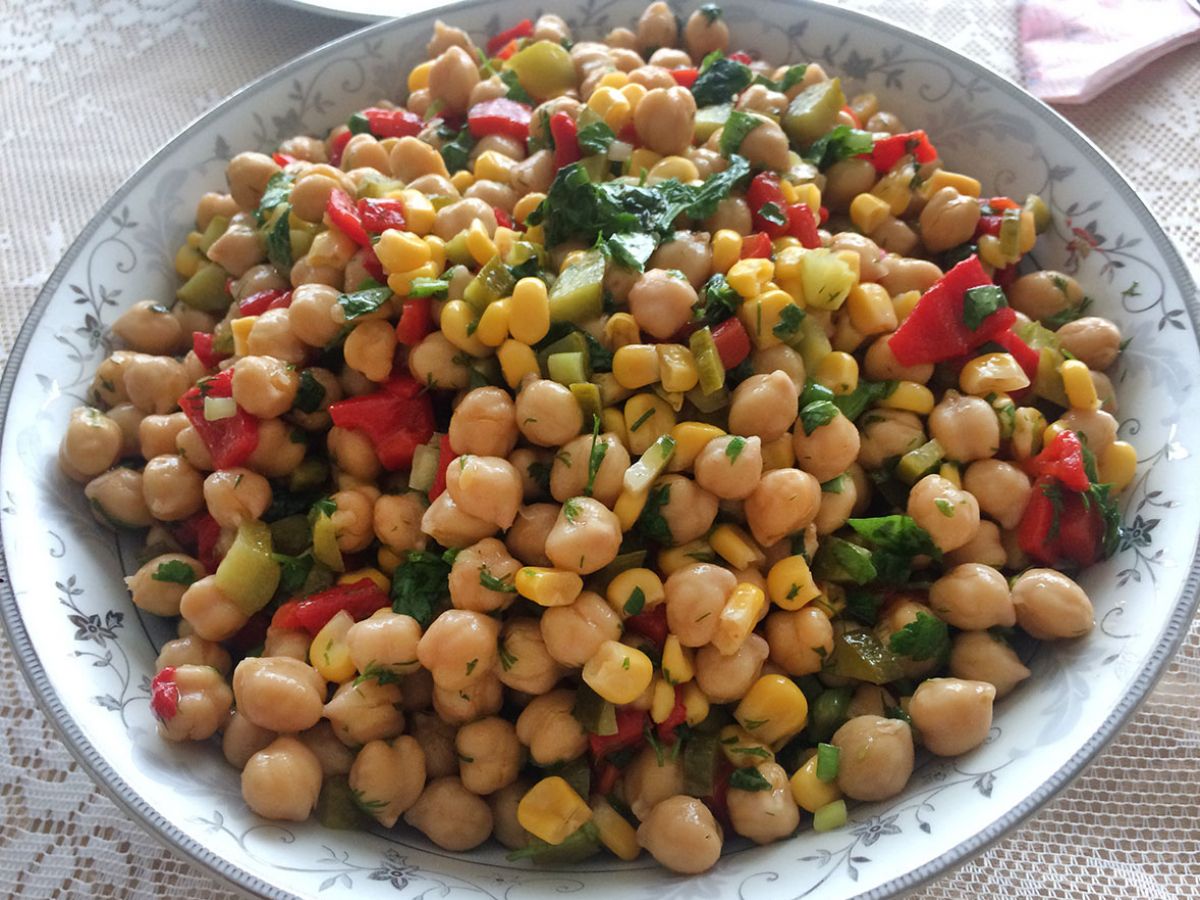 Turşulu Nohut Salatası tarifi görseli