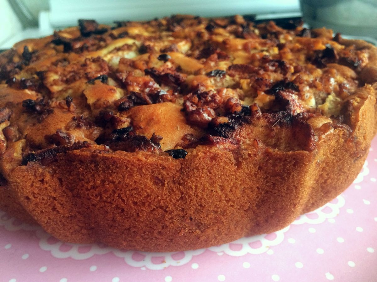 Yeşil Elmalı Üzümlü Kek tarifi görseli