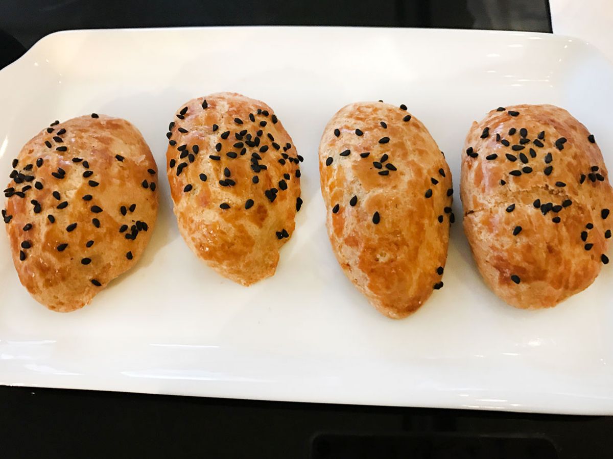 Yeşil Zeytinli Poğaça tarifi görseli