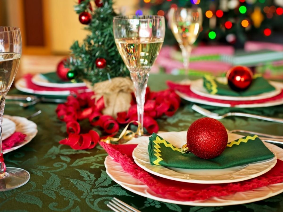 How Should a New Year's Eve Table Be Set? image