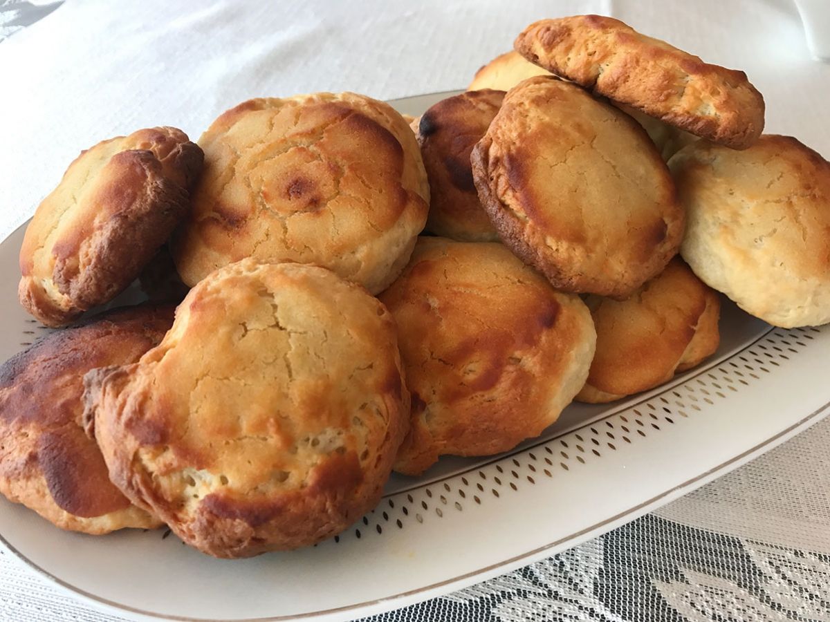 Yoğurt Soslu Poğaça tarifi görseli