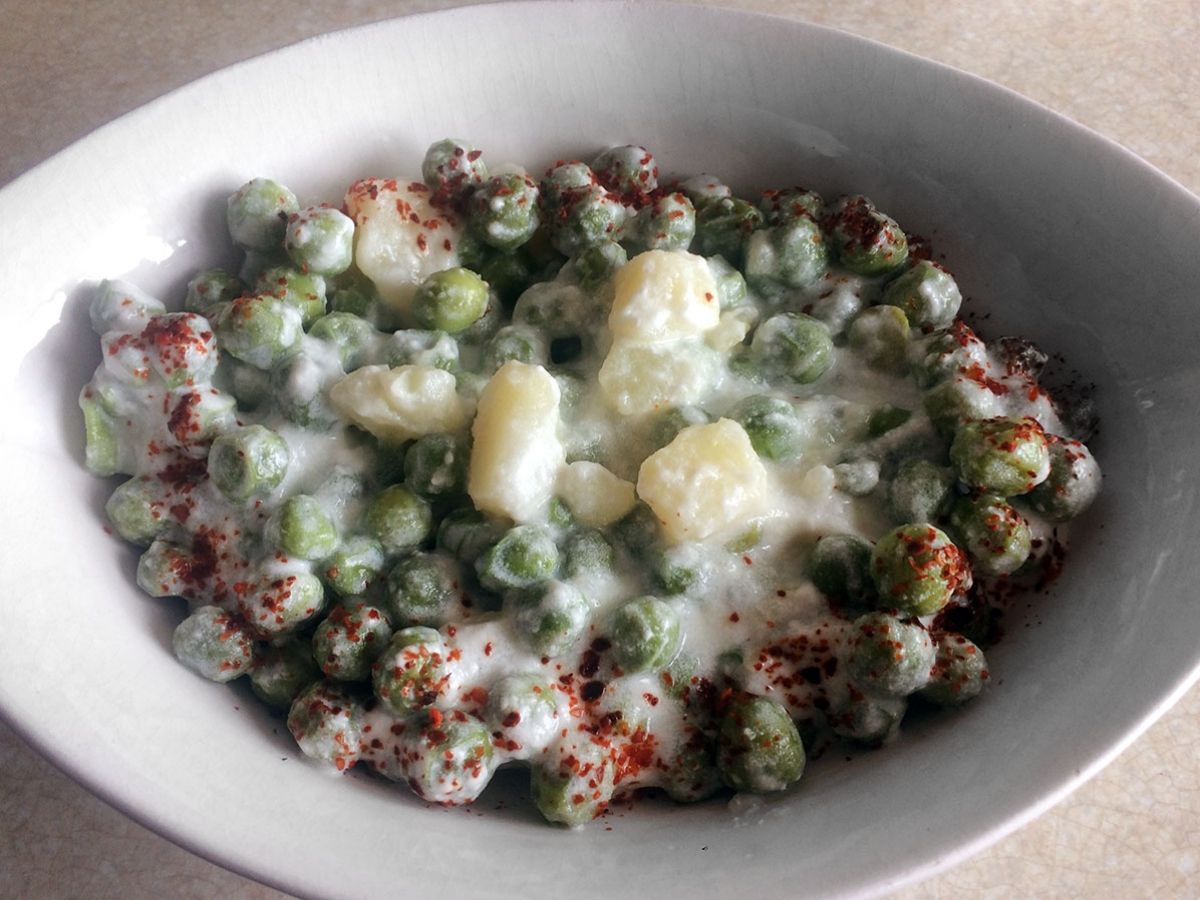 Yoğurtlu Bezelye Salatası tarifi görseli