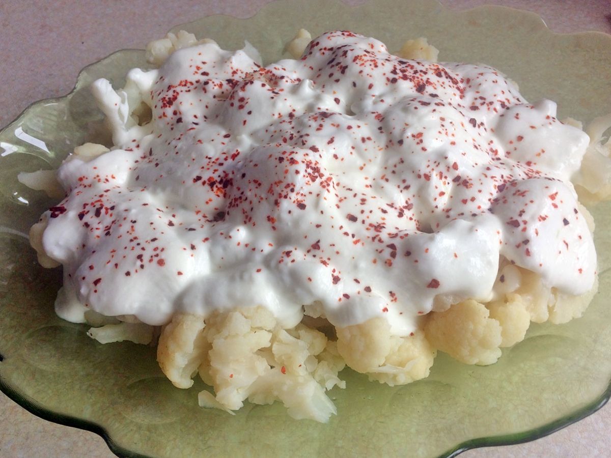 Yoğurtlu Karnabahar Salatası tarifi görseli