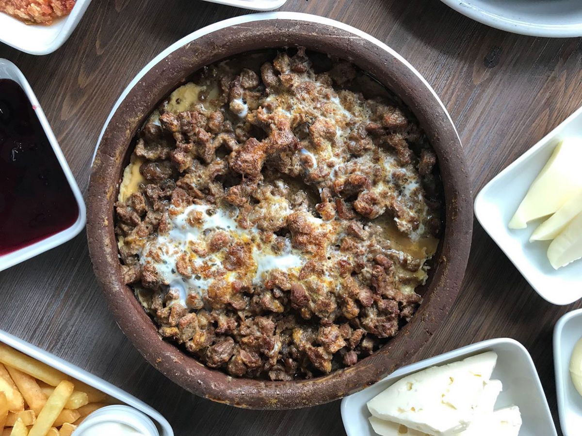 Yumurtalı Kaşarlı Güveç Kavurma tarifi görseli