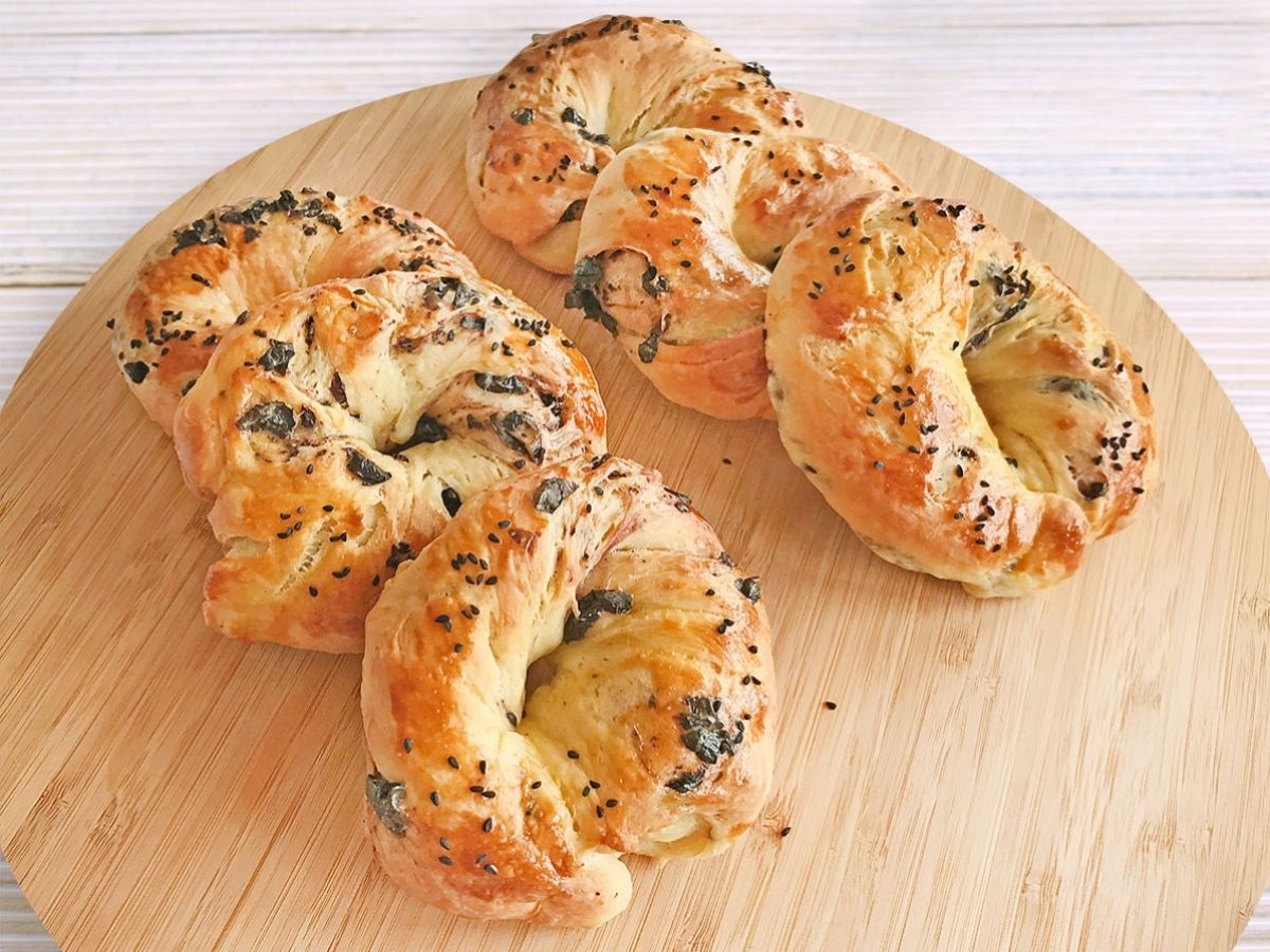 Olive Açma (Turkish Olive-Stuffed Bread Rings) recipe photo