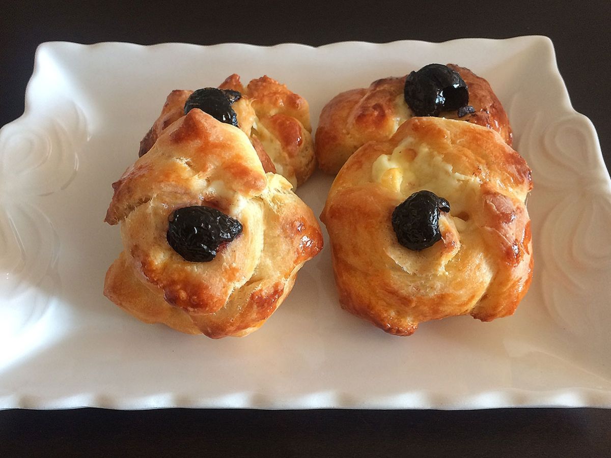 Olive Rose Poğaça (Turkish Olive Rose Rolls) recipe photo