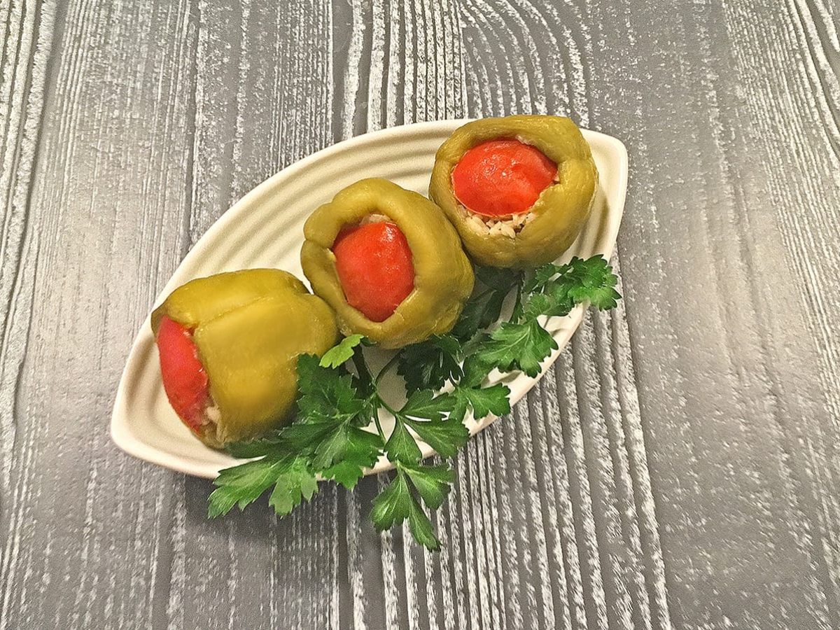 Olive Oil Stuffed Bell Peppers (Zeytinyağlı Biber Dolması) recipe photo