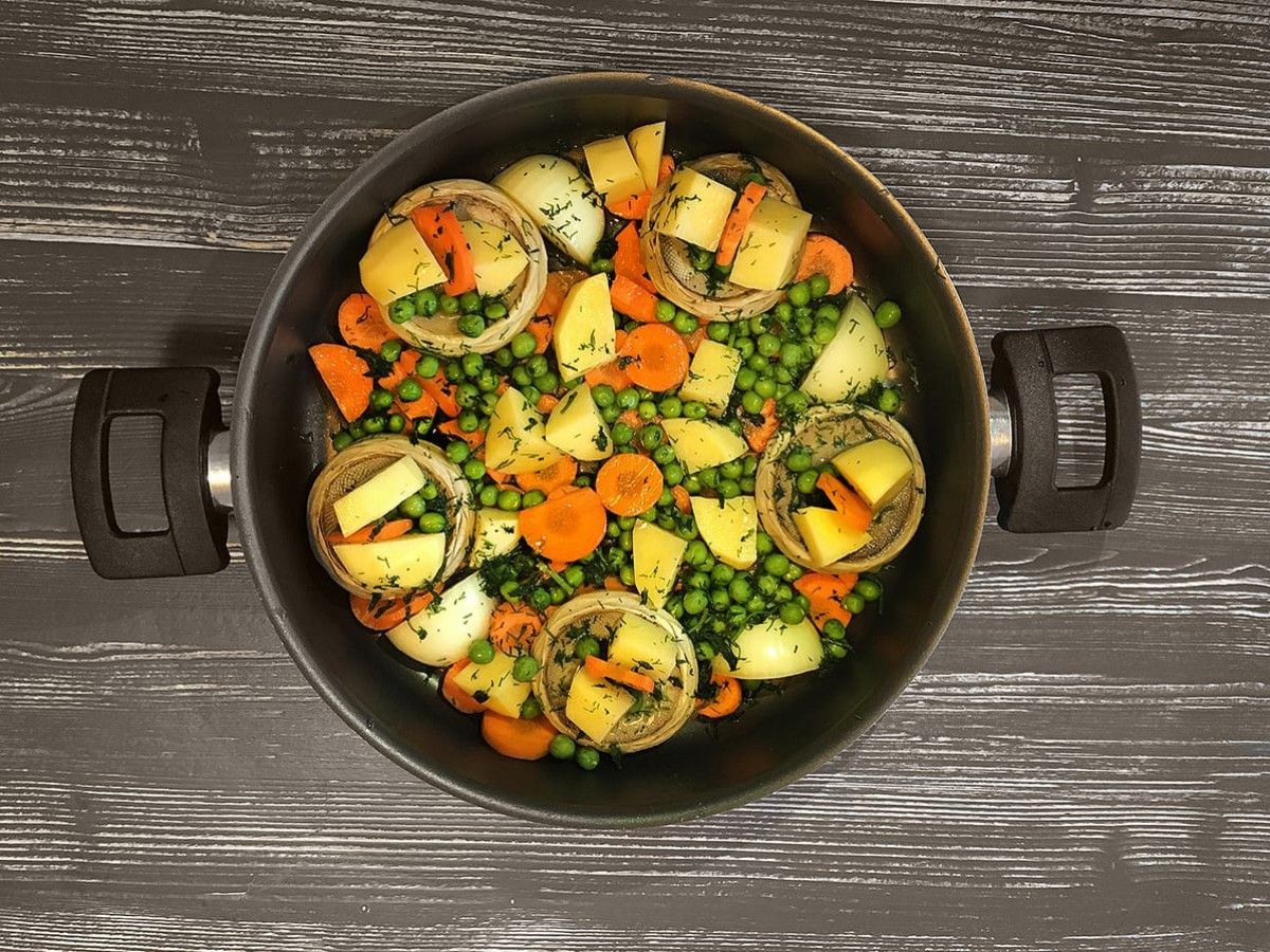 Olive Oil Braised Artichokes (Zeytinyağlı Enginar) recipe photo