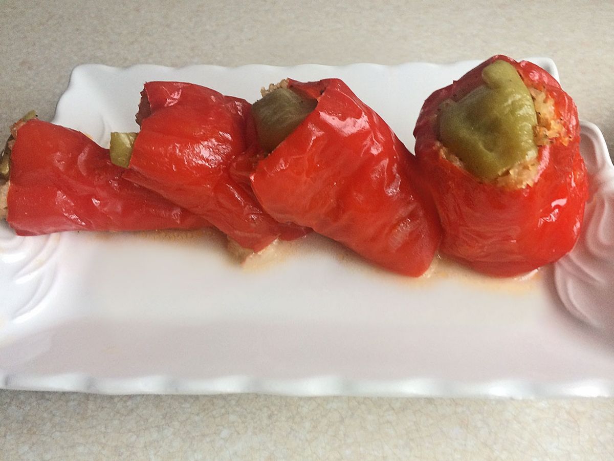 Olive Oil Red Pepper Dolma (Zeytinyağlı Kırmızı Biber Dolması) recipe photo