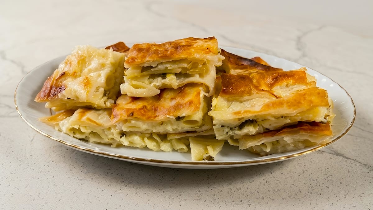 Makarnalı Yalancı Su Böreği Tarifi - Gerçek Su Böreği Tadında